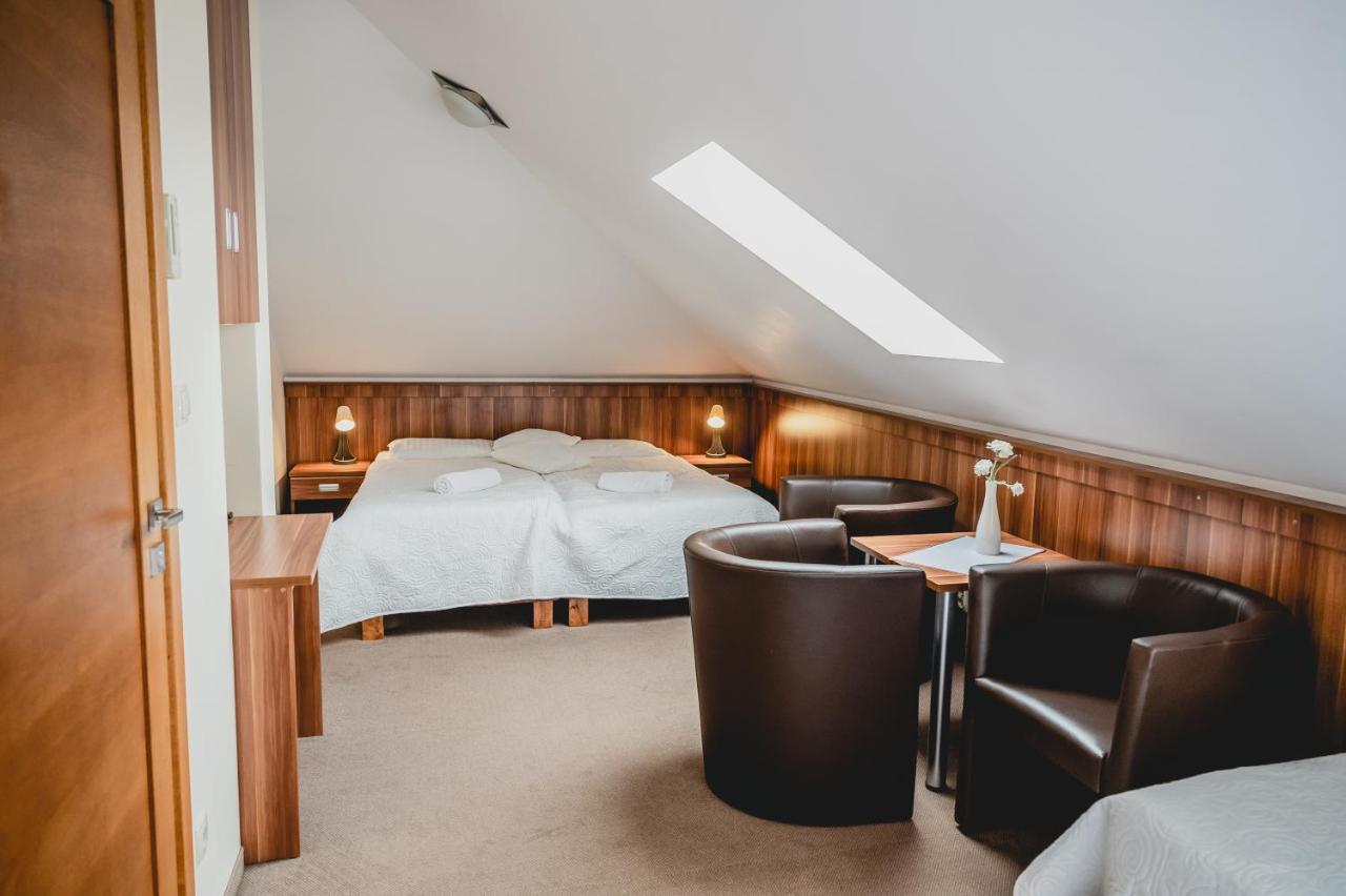 Hotel Nad Morzem- Art-Pension Świerzno Kültér fotó