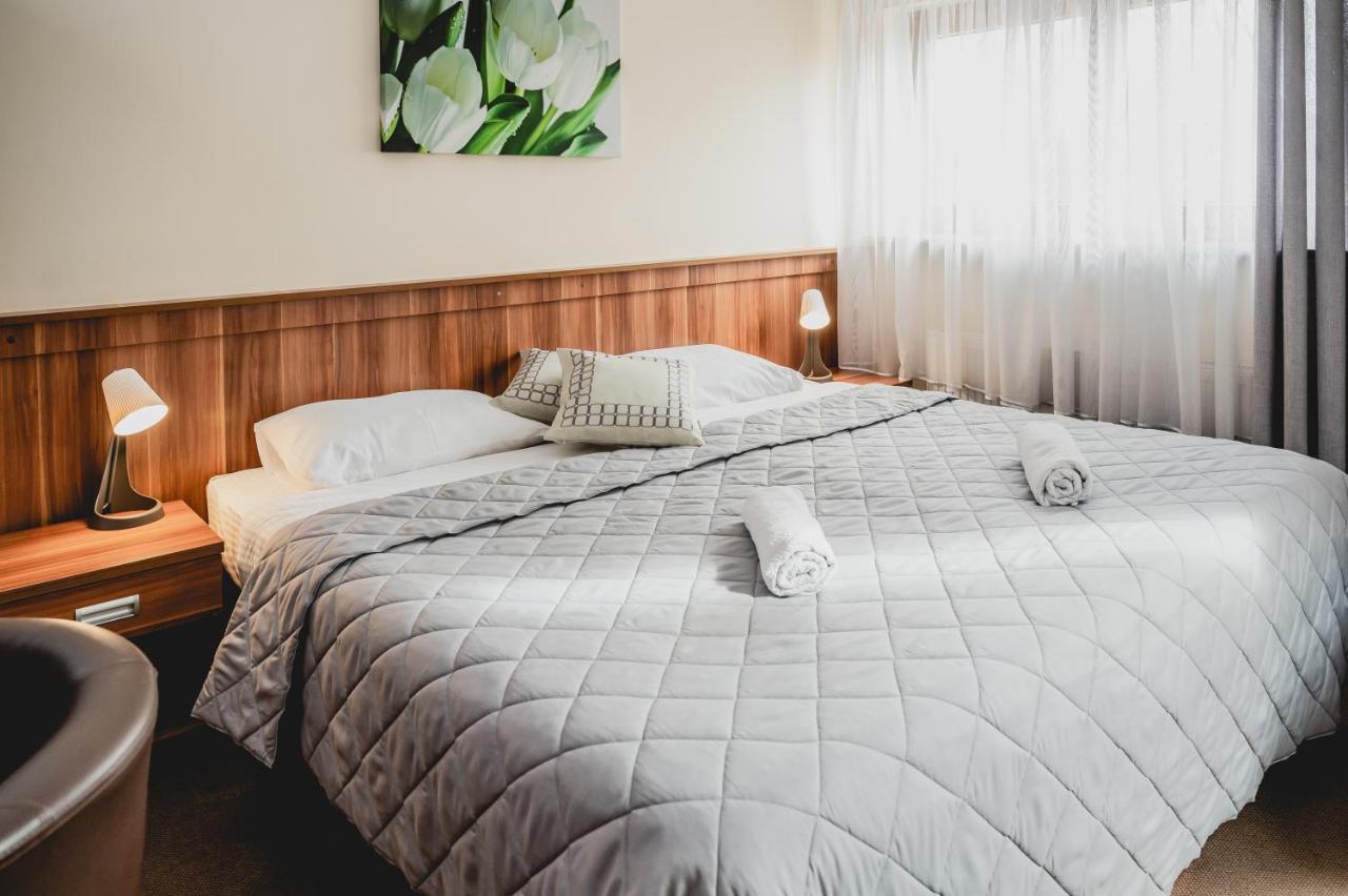 Hotel Nad Morzem- Art-Pension Świerzno Kültér fotó