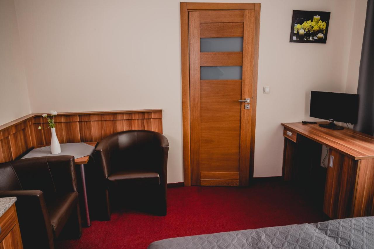 Hotel Nad Morzem- Art-Pension Świerzno Kültér fotó