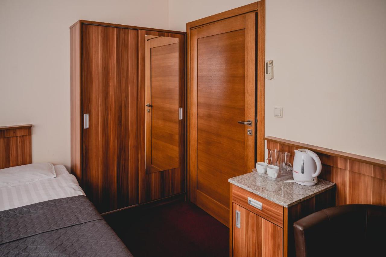 Hotel Nad Morzem- Art-Pension Świerzno Kültér fotó