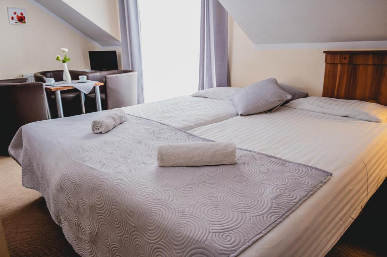 Hotel Nad Morzem- Art-Pension Świerzno Kültér fotó