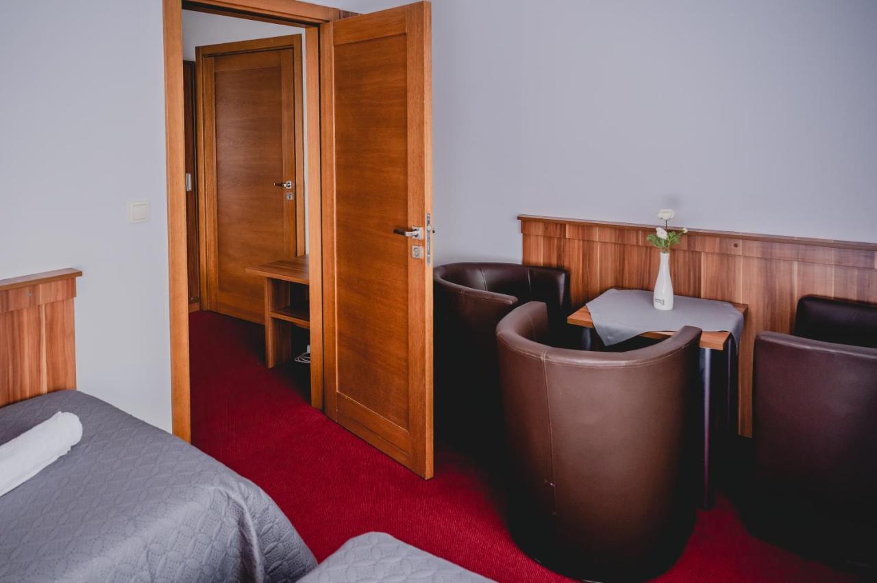 Hotel Nad Morzem- Art-Pension Świerzno Kültér fotó