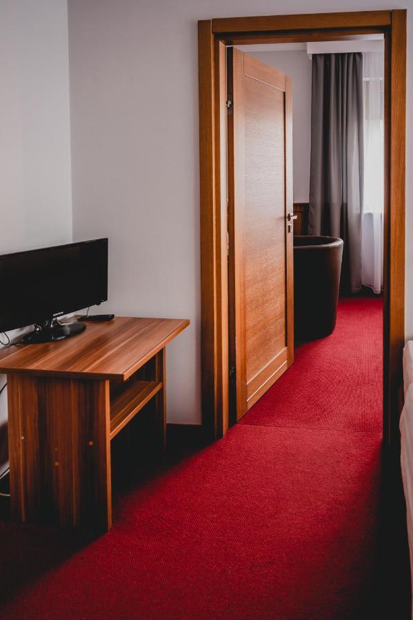 Hotel Nad Morzem- Art-Pension Świerzno Kültér fotó