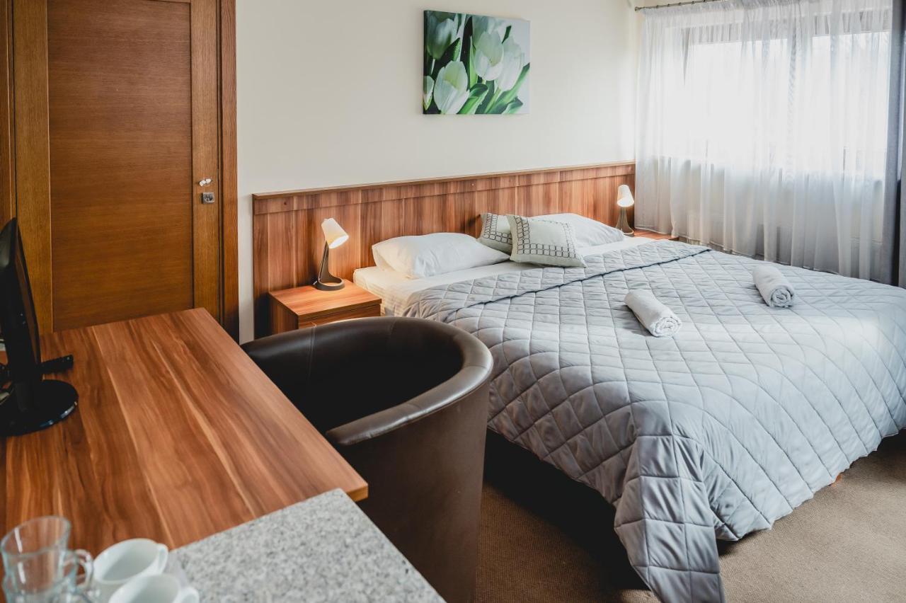 Hotel Nad Morzem- Art-Pension Świerzno Kültér fotó