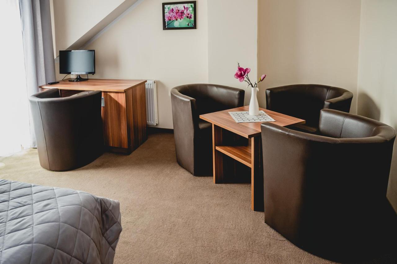 Hotel Nad Morzem- Art-Pension Świerzno Kültér fotó